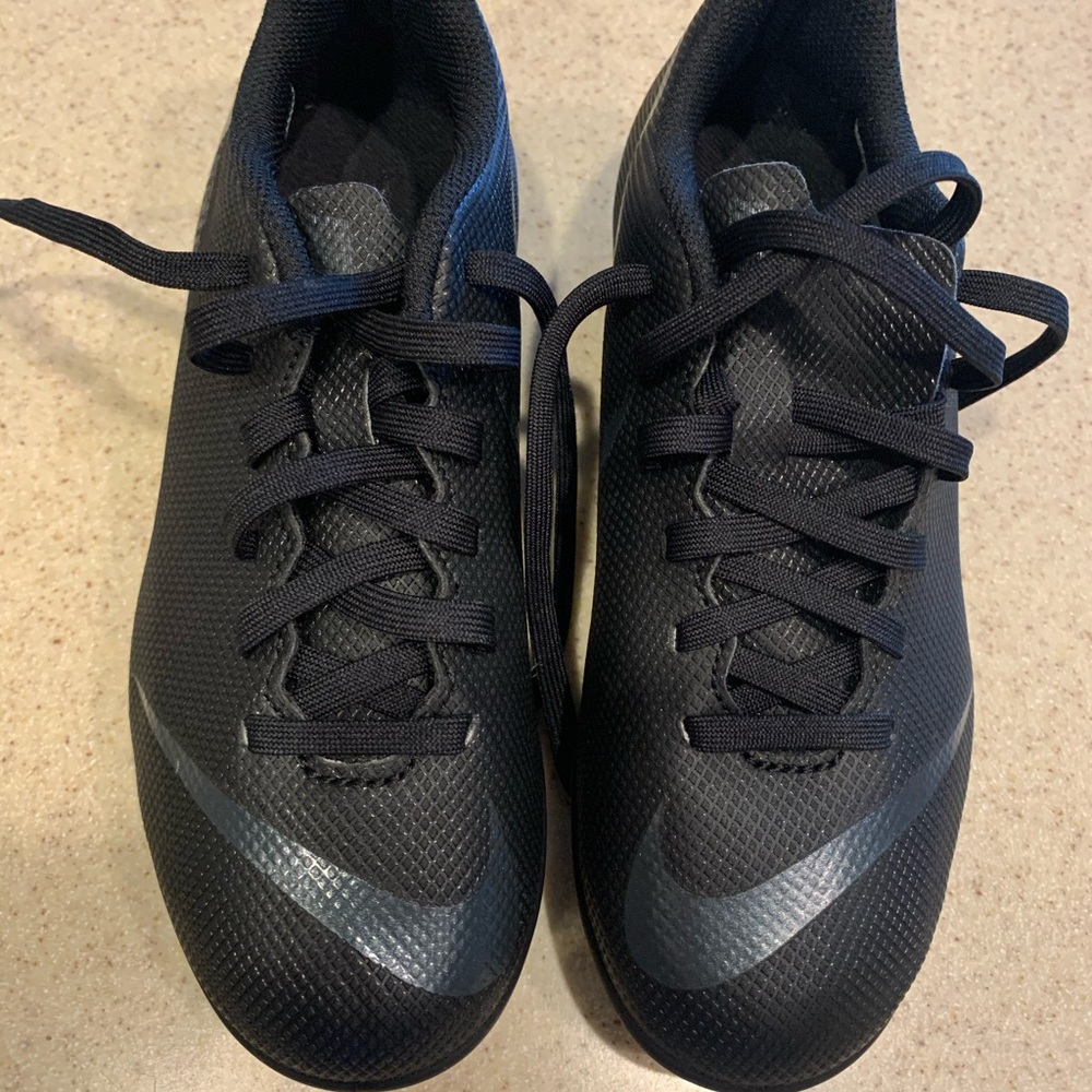 New Boys Nike Soccer Cleats Size 1.5